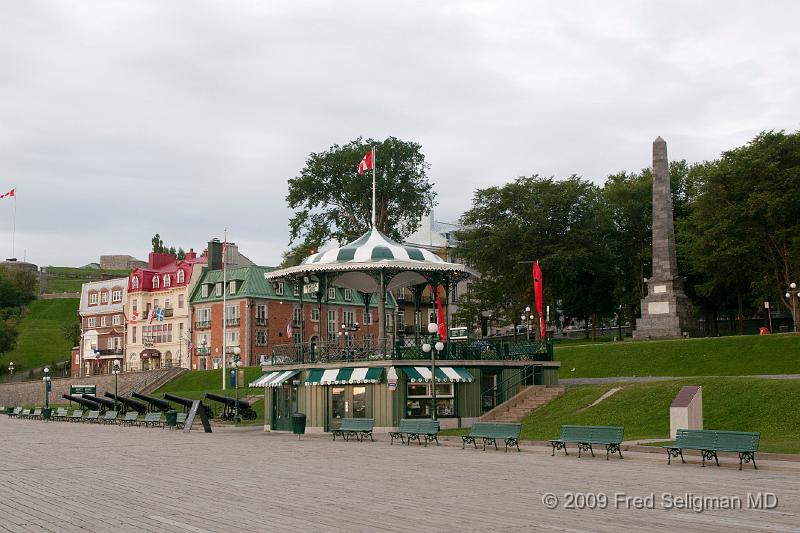 20090828_064812 D300.jpg - Boardwalk in front of Chateau Frontenac